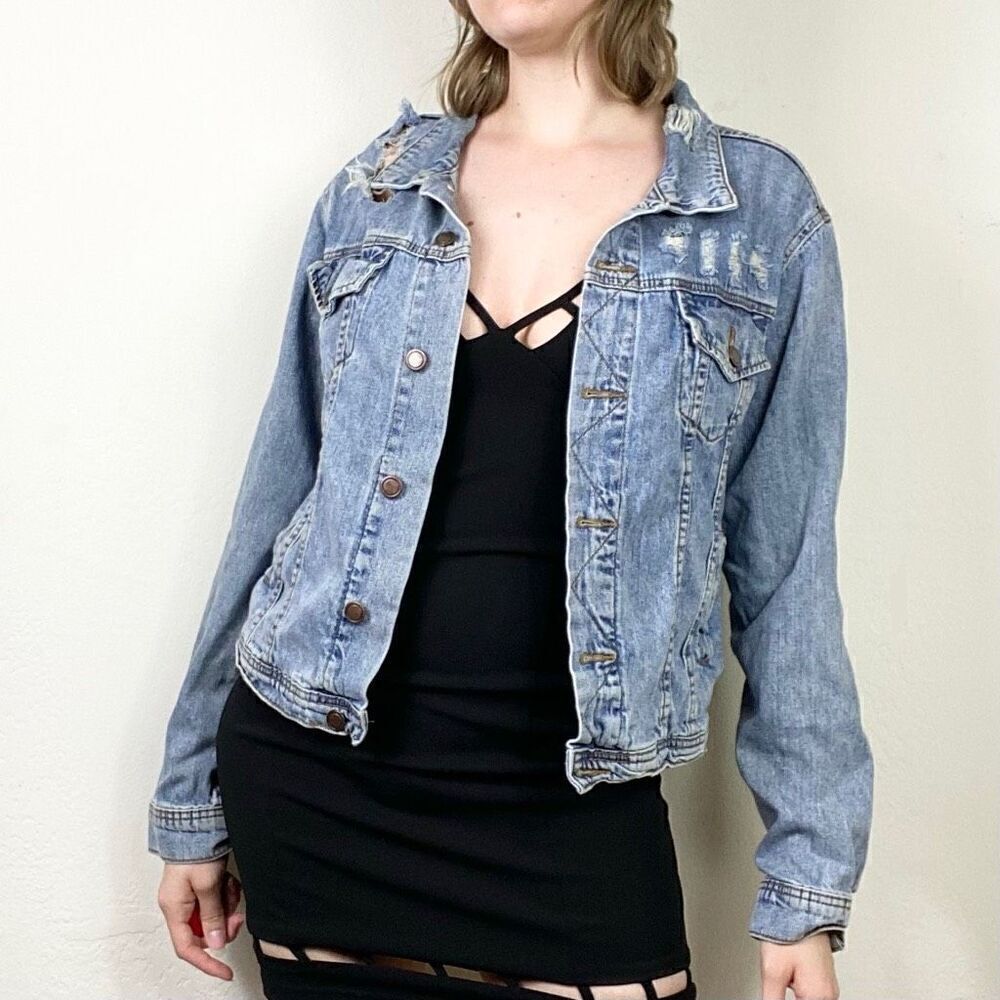 Lulu’s Distressed Ripped Light Wash Denim Button Up Jean Jacket Size L